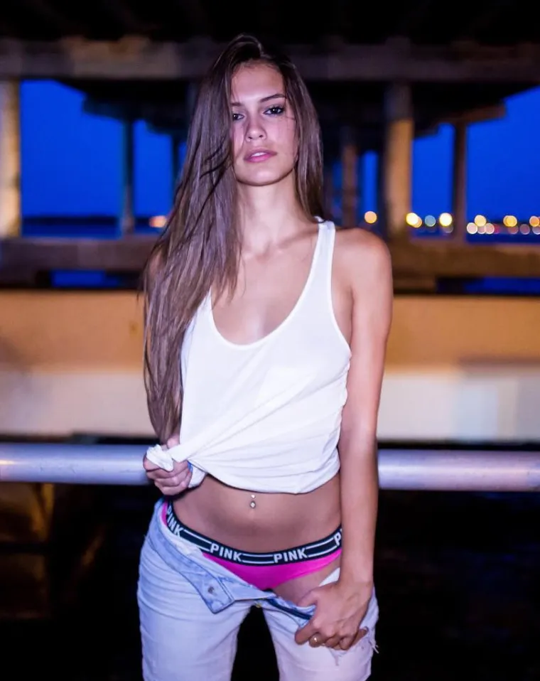 GOLICAT ĆE VAM MA&Scaron;TU I DOVESTI VAS DO LUDILA: Betsy Alvarez jako voli izazivati