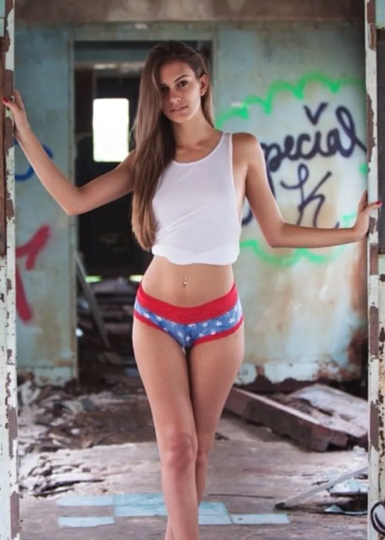 GOLICAT ĆE VAM MA&Scaron;TU I DOVESTI VAS DO LUDILA: Betsy Alvarez jako voli izazivati