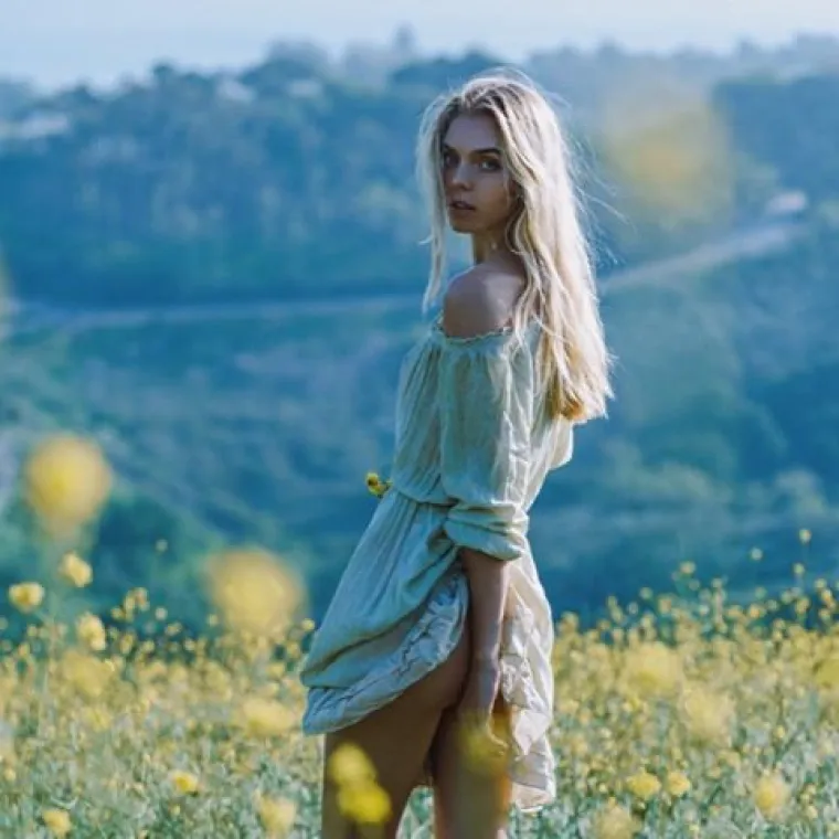 MOŽE LI ZANOSNA PLAVU&Scaron;A ZAVESTI I VAS? U rukavu ima mnogo poza, koja odgovara ba&scaron; vama?