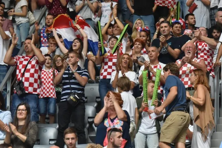 TOTALNI DELIRIJ NA VI&Scaron;NJIKU: Pogledajte kako je izgledalo slavlje hrvatskih tenisača nakon ulaska u finale