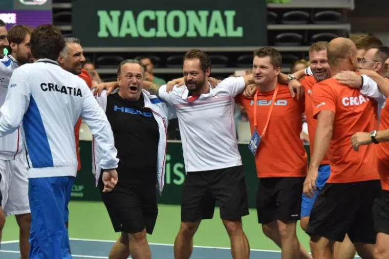 TOTALNI DELIRIJ NA VI&Scaron;NJIKU: Pogledajte kako je izgledalo slavlje hrvatskih tenisača nakon ulaska u finale