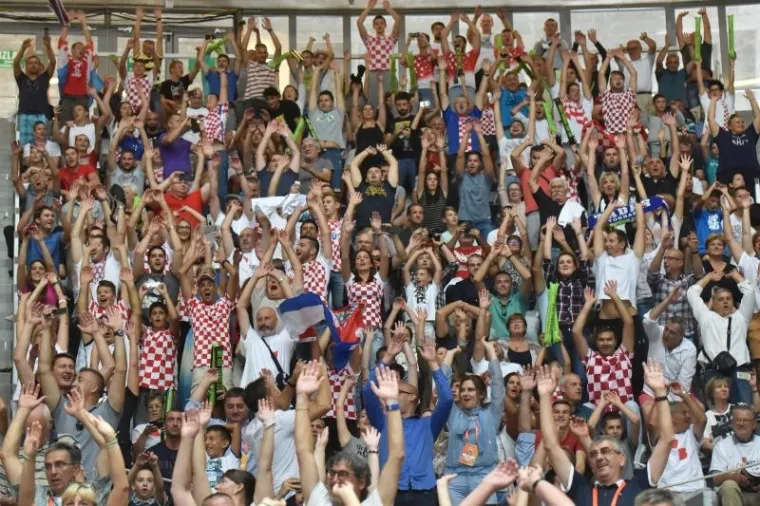 TOTALNI DELIRIJ NA VI&Scaron;NJIKU: Pogledajte kako je izgledalo slavlje hrvatskih tenisača nakon ulaska u finale