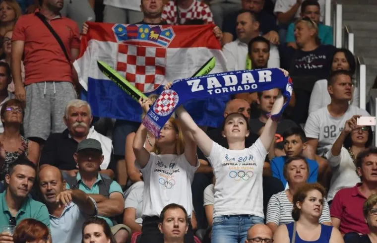 TOTALNI DELIRIJ NA VI&Scaron;NJIKU: Pogledajte kako je izgledalo slavlje hrvatskih tenisača nakon ulaska u finale