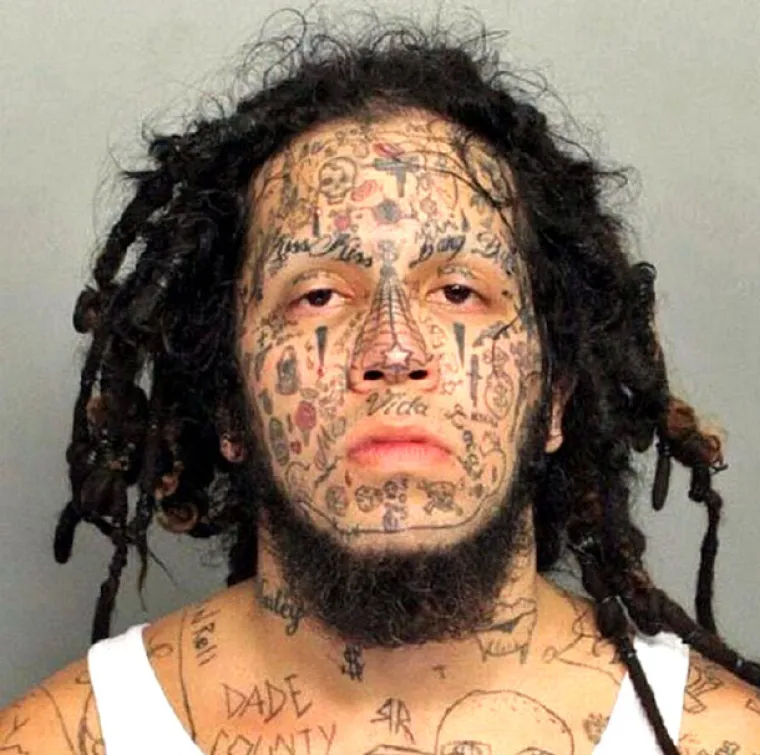 PAKAO SU DRUGI LJUDI: Njihova lica s tjeralica izgledaju kao da su ih opsjeli demoni