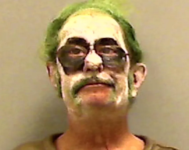 PAKAO SU DRUGI LJUDI: Njihova lica s tjeralica izgledaju kao da su ih opsjeli demoni