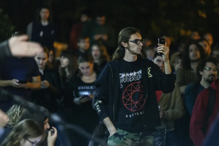 Dekan Filozofskog zaključao vrata fakulteta pa je plenum održan ispred zgrade