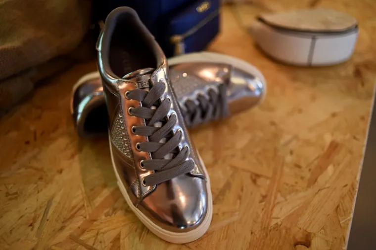 Evo kako izgleda Guessova kolekcija istočnjačkog duha u ekskluzivnom showroomu