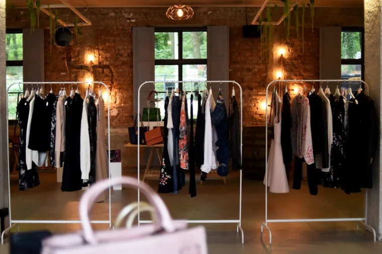 Evo kako izgleda Guessova kolekcija istočnjačkog duha u ekskluzivnom showroomu