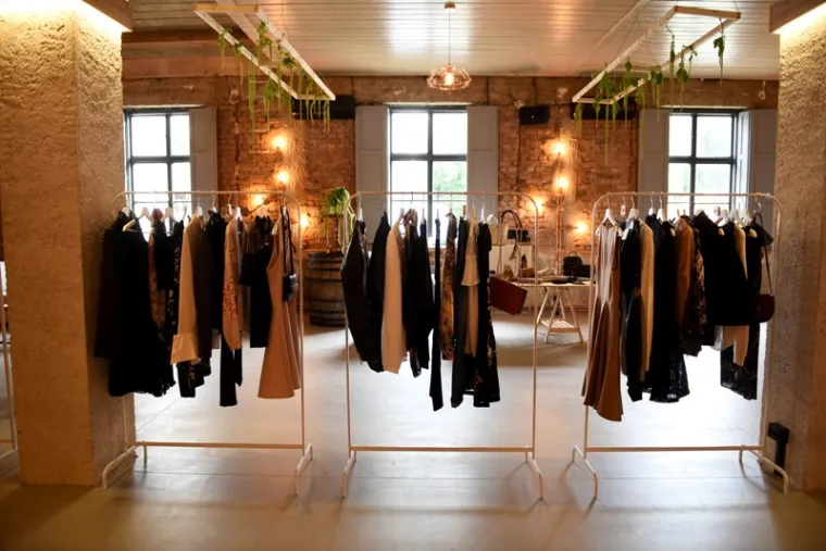 Evo kako izgleda Guessova kolekcija istočnjačkog duha u ekskluzivnom showroomu