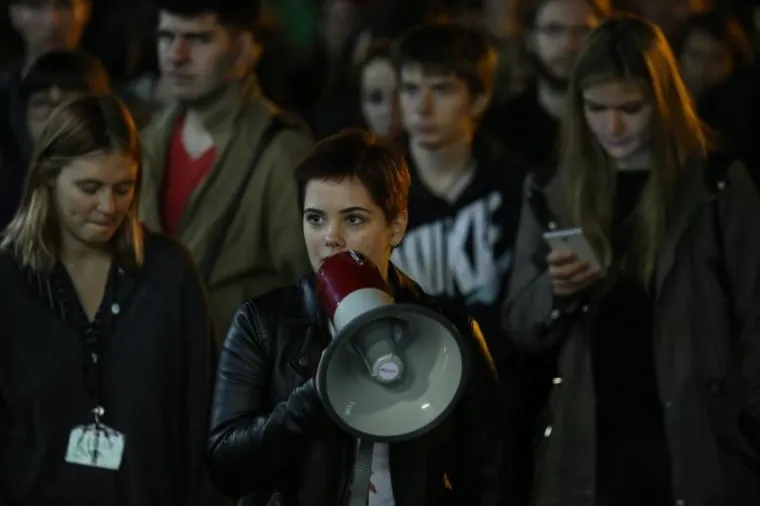 KLJUČEM I ZA&Scaron;TITARIMA PROTIV STUDENATA: Dekan zabranio ulazak na Fakultet, Plenum se održava ispred zgrade