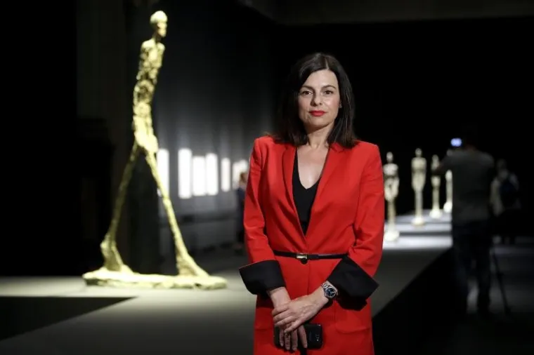 “Giacometti je, kao nijedan drugi kipar svog vremena, uspio prikazati svu patnju, očaj, neizvjesnost čovjeka izašlog iz fizičkih i emocionalnih ruševina Drugog svjetskog rata”, rekla je e autorica izložbe Jasminka Poklečki Stošić