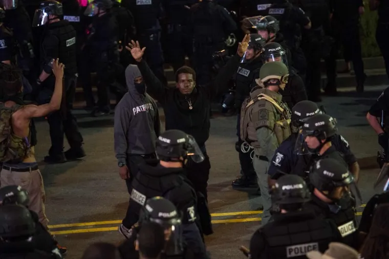 KAOS U AMERICI: Prosvjed se oteo kontroli, jedna osoba u kritičnom stanju