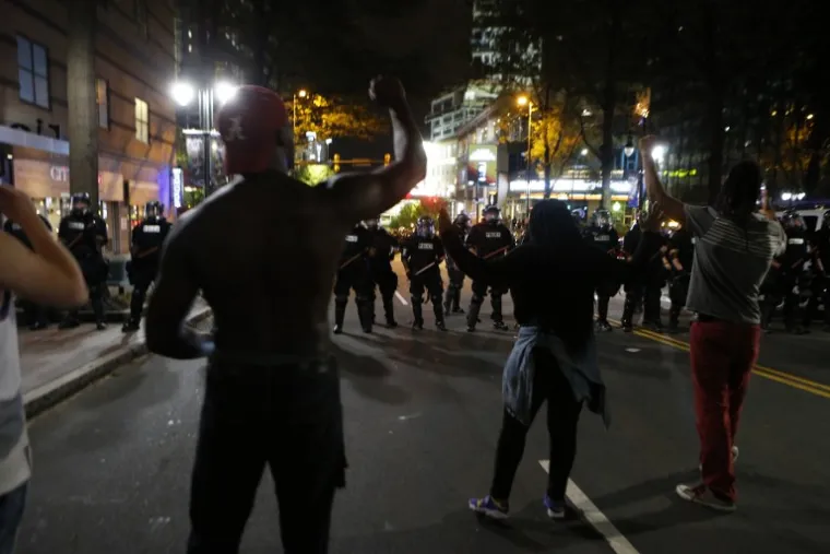 KAOS U AMERICI: Prosvjed se oteo kontroli, jedna osoba u kritičnom stanju