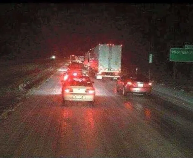 Pogledajte s lijeve strane ceste u travu...