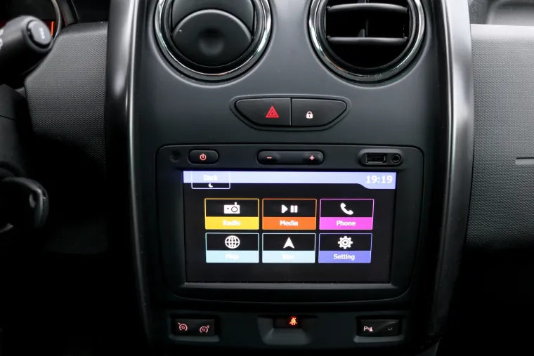 POUZDANA I JEFTINIJA OD KONKURENCIJE: Off-road vožnja u Daciji Duster URBAN Explorer je prava poslastica