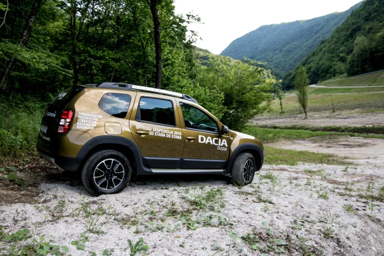 POUZDANA I JEFTINIJA OD KONKURENCIJE: Off-road vožnja u Daciji Duster URBAN Explorer je prava poslastica