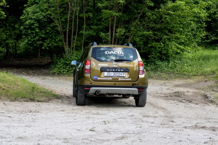 POUZDANA I JEFTINIJA OD KONKURENCIJE: Off-road vožnja u Daciji Duster URBAN Explorer je prava poslastica