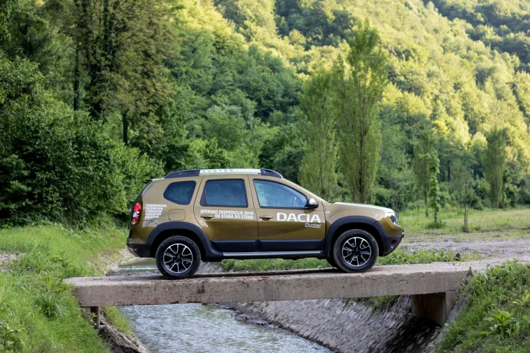 POUZDANA I JEFTINIJA OD KONKURENCIJE: Off-road vožnja u Daciji Duster URBAN Explorer je prava poslastica
