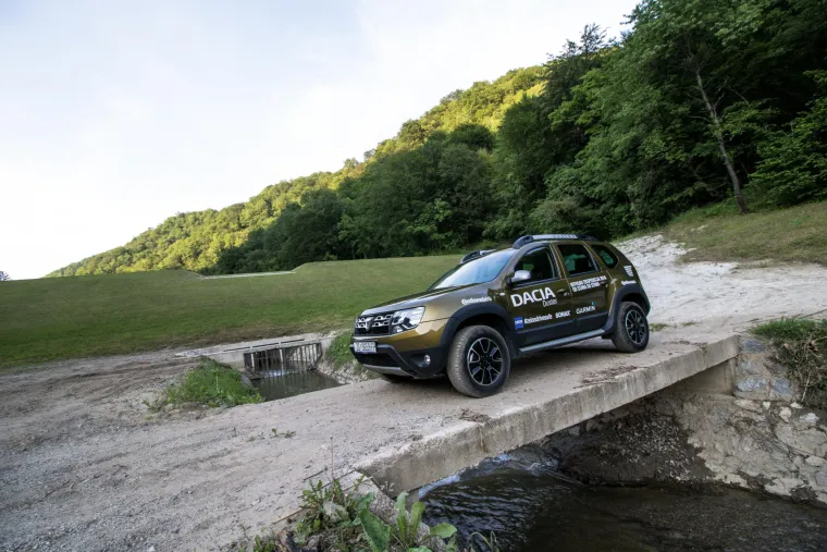 POUZDANA I JEFTINIJA OD KONKURENCIJE: Off-road vožnja u Daciji Duster URBAN Explorer je prava poslastica