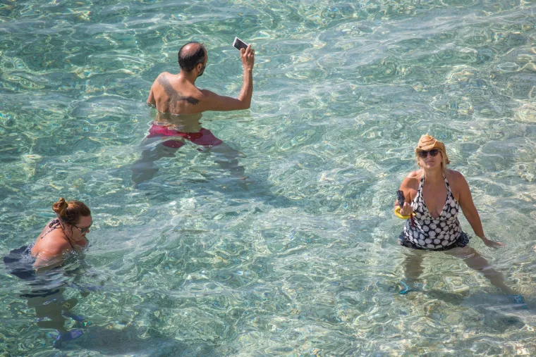 Iako je kraj rujna turisti jo&scaron; uvijek uživaju u kupanju i sunčanju