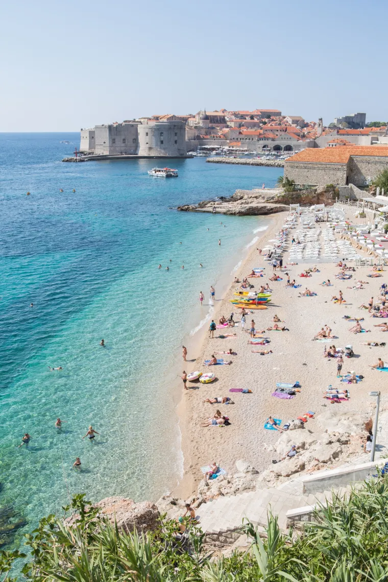 Iako je kraj rujna turisti jo&scaron; uvijek uživaju u kupanju i sunčanju