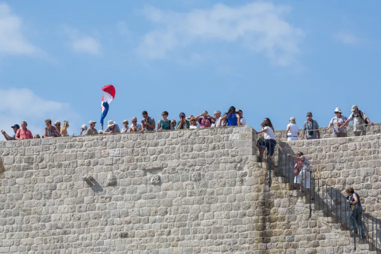 Iako je kraj rujna turisti jo&scaron; uvijek uživaju u kupanju i sunčanju