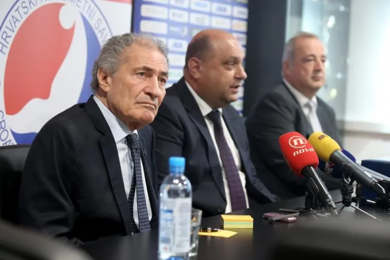 Posebne pohvale je dr. Mustafa izrekao na račun igre hrvatskih rukometaša koja bi trebala biti putokaz u kojem bi smjeru rukomet trebao ići.