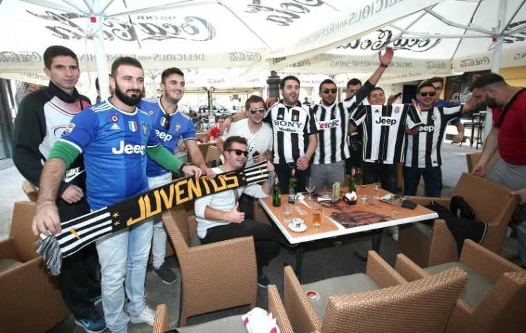 BIT ĆE VATRENO: Juventusovi navijači okupirali centar Zagreba