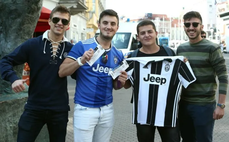 BIT ĆE VATRENO: Juventusovi navijači okupirali centar Zagreba