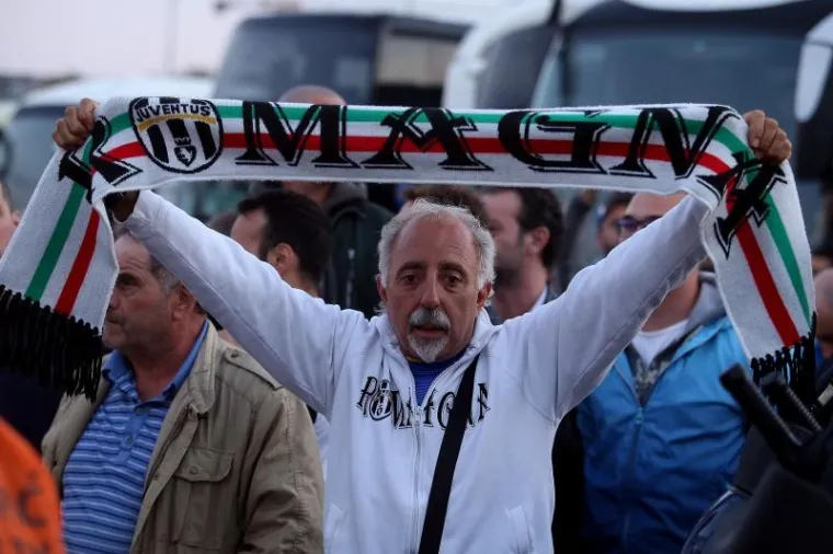 GUŽVA PRED MAKSIMIROM: Navijači napravili red na ulazu, ogromne mjere osiguranja