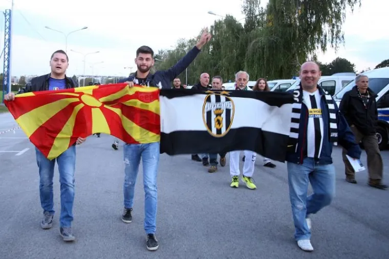 GUŽVA PRED MAKSIMIROM: Navijači napravili red na ulazu, ogromne mjere osiguranja