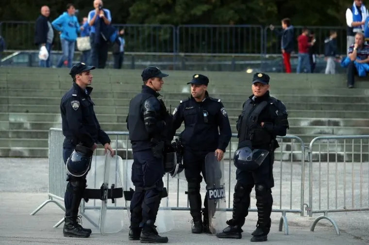GUŽVA PRED MAKSIMIROM: Navijači napravili red na ulazu, ogromne mjere osiguranja