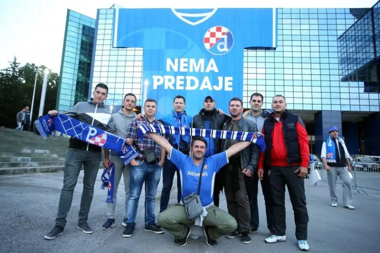 GUŽVA PRED MAKSIMIROM: Navijači napravili red na ulazu, ogromne mjere osiguranja