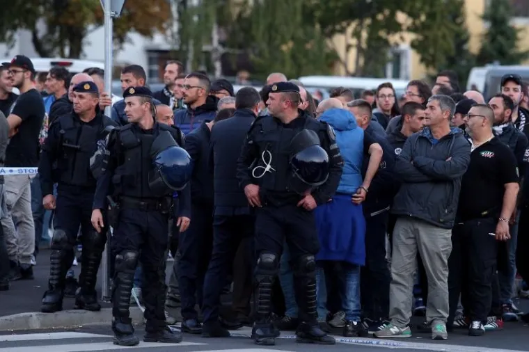 GUŽVA PRED MAKSIMIROM: Navijači napravili red na ulazu, ogromne mjere osiguranja