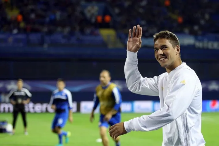 NAVIJAČI DOČEKALI SVOJE HEROJE: Pjaca i Mandžo istrčali na travnjak i pozdravili publiku