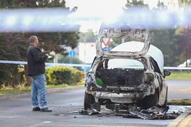 nepoznati maskirani mu&scaron;karci razbili su staklo na automobilu marke Citroen