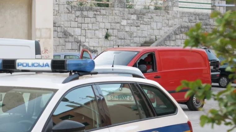 KRVAVA NOĆ U SPLITU:  Pronađena mrtva žena i ranjeni mu&scaron;karac