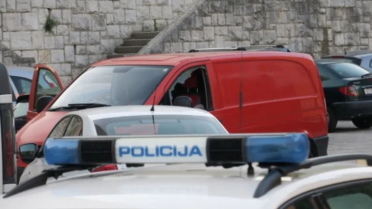 KRVAVA NOĆ U SPLITU:  Pronađena mrtva žena i ranjeni mu&scaron;karac