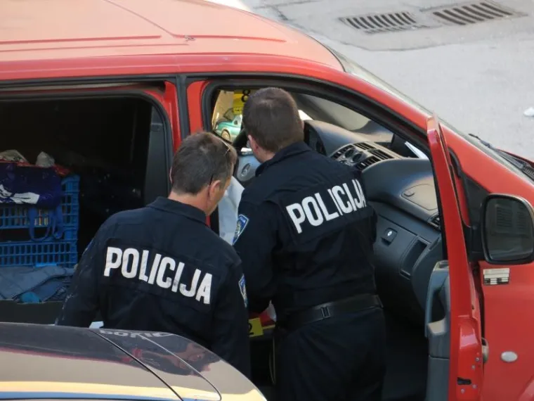 KRVAVA NOĆ U SPLITU:  Pronađena mrtva žena i ranjeni mu&scaron;karac