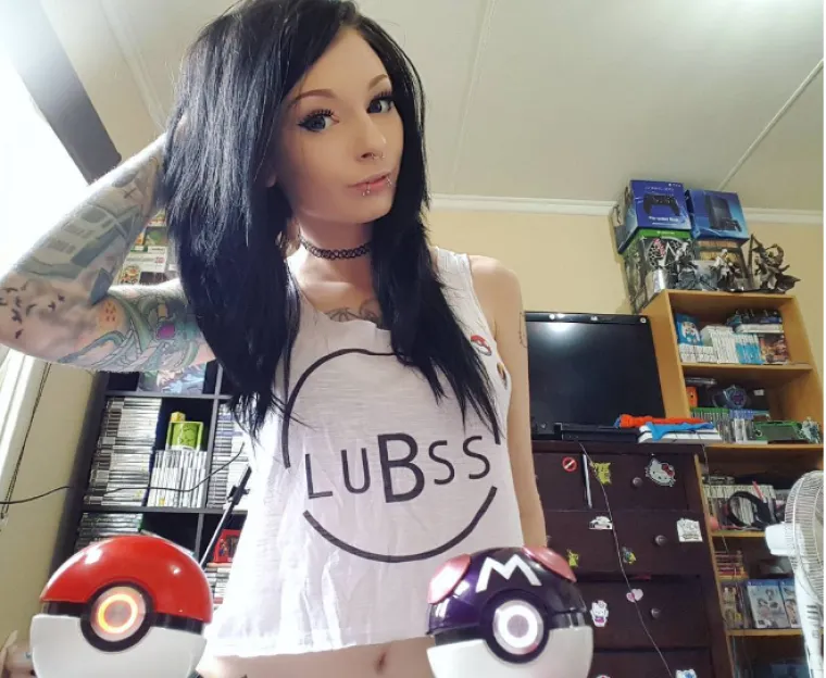 GAMERICE ZBOG KOJIH ĆETE PRESTATI S IGRICAMA: Ovih 14 cura bi se rado igrale s va&scaron;im joystickom