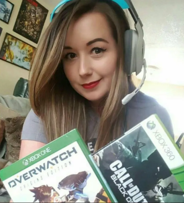 GAMERICE ZBOG KOJIH ĆETE PRESTATI S IGRICAMA: Ovih 14 cura bi se rado igrale s va&scaron;im joystickom