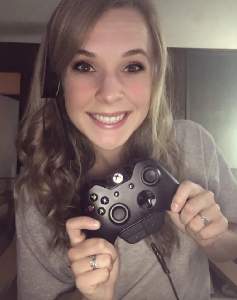 GAMERICE ZBOG KOJIH ĆETE PRESTATI S IGRICAMA: Ovih 14 cura bi se rado igrale s va&scaron;im joystickom