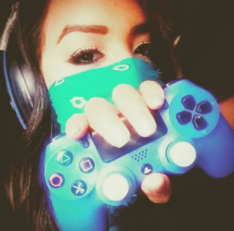 GAMERICE ZBOG KOJIH ĆETE PRESTATI S IGRICAMA: Ovih 14 cura bi se rado igrale s va&scaron;im joystickom