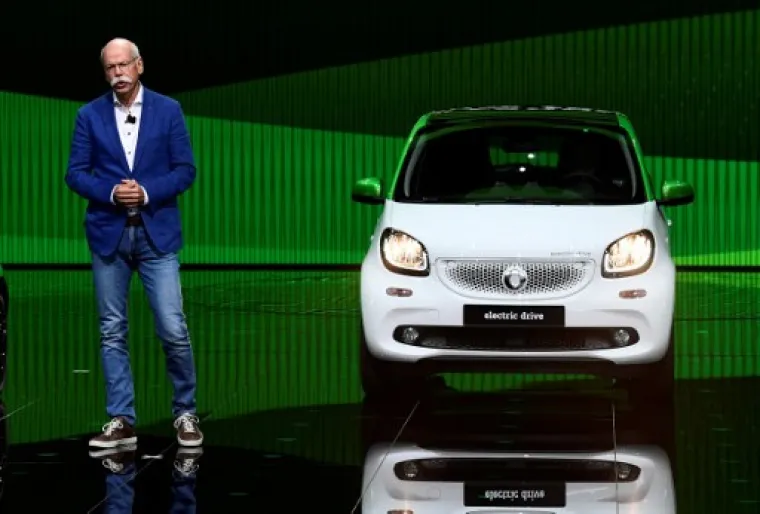 Dieter Zetsche, izvr&scaron;ni direktor Mercedes Benza predstavlja električni Smart