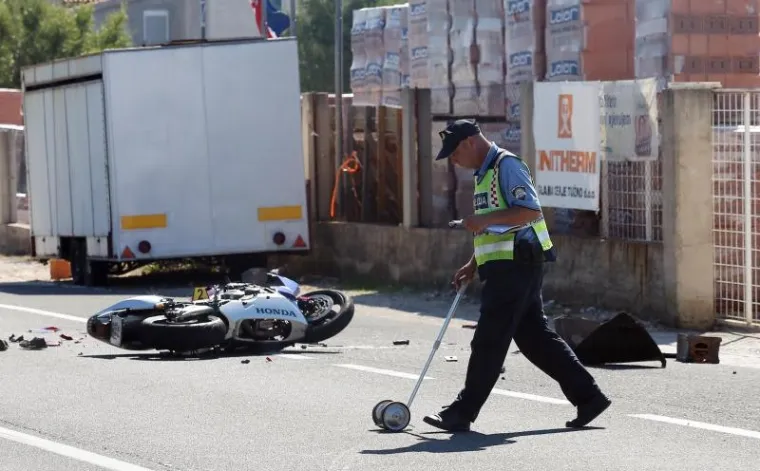 U nesreći su sudjelovali motociklist i kamion