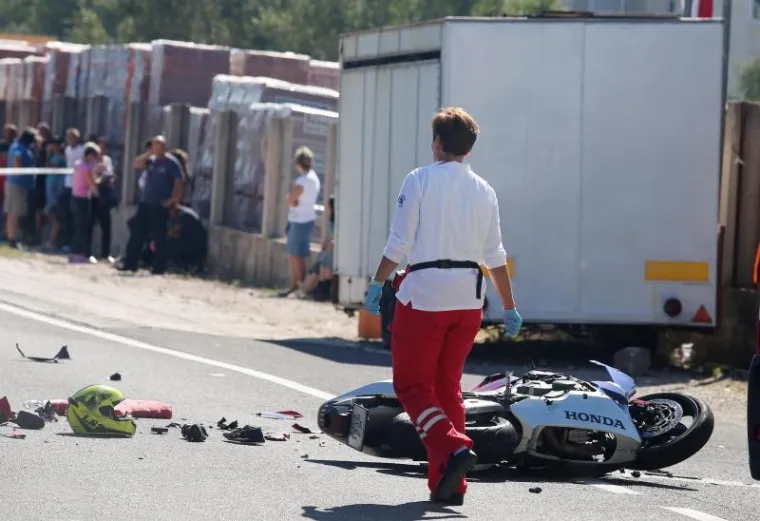 STRAVIČNA NESREĆA KOD ROGOZNICE: Sudarili se kamion i motociklist, vozač motora preminuo na mjestu