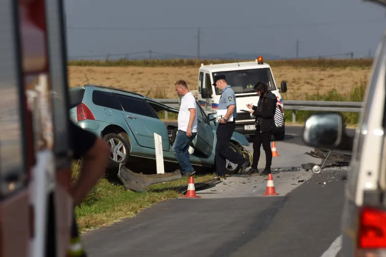 Sudar automobila i kombija