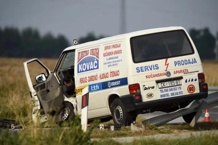 Sudar automobila i kombija
