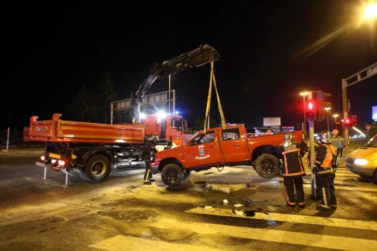 KRŠ I LOM U ZAGREBU: Sudarili se osobni automobil i vozilo vatrogasaca