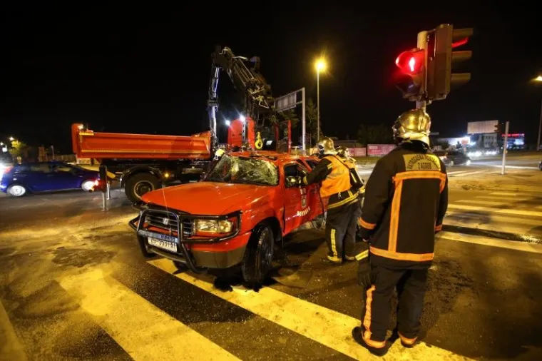 KRŠ I LOM U ZAGREBU: Sudarili se osobni automobil i vozilo vatrogasaca